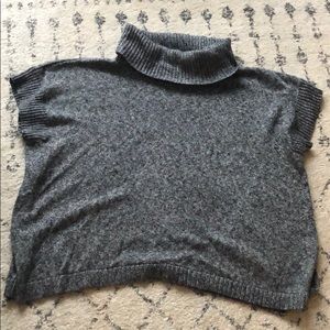 Short sleeve sweater